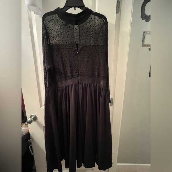 EUC torrid size 22 black mesh flocked star print mock neck midi dress w/ pockets - Picture 2 of 4